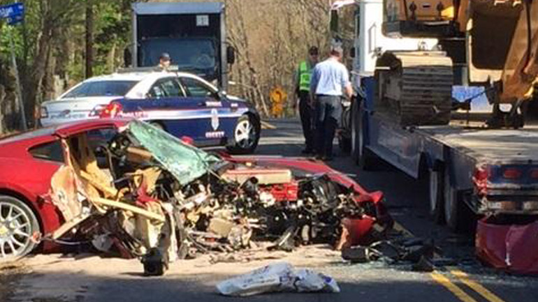 Πρώην πρωθυπουργός προκαλεί πολλαπλή σύγκρουση με Ferrari